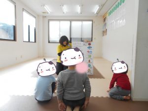 2月7日 木 ふわふわキャッチ 旗上げゲーム 公園遊び 児童発達支援 放課後等デイサービス 運動療育 柏 千葉県柏市放課後等デイサービス 児童発達支援事業 こどもプラス